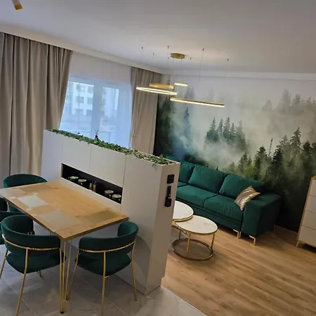 Golden Forest Apartment *