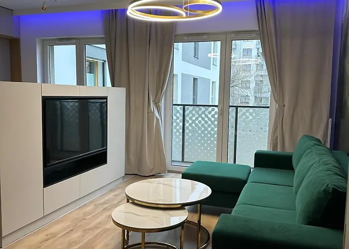 Golden Forest شقة وارسو