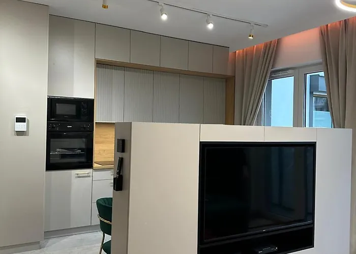 Golden Forest شقة وارسو