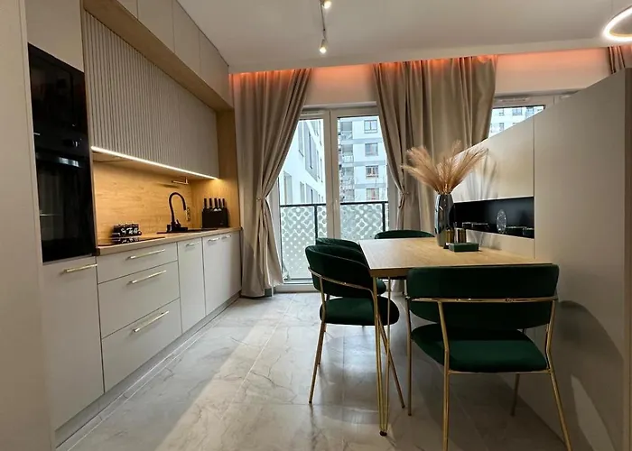 Golden Forest * وارسو